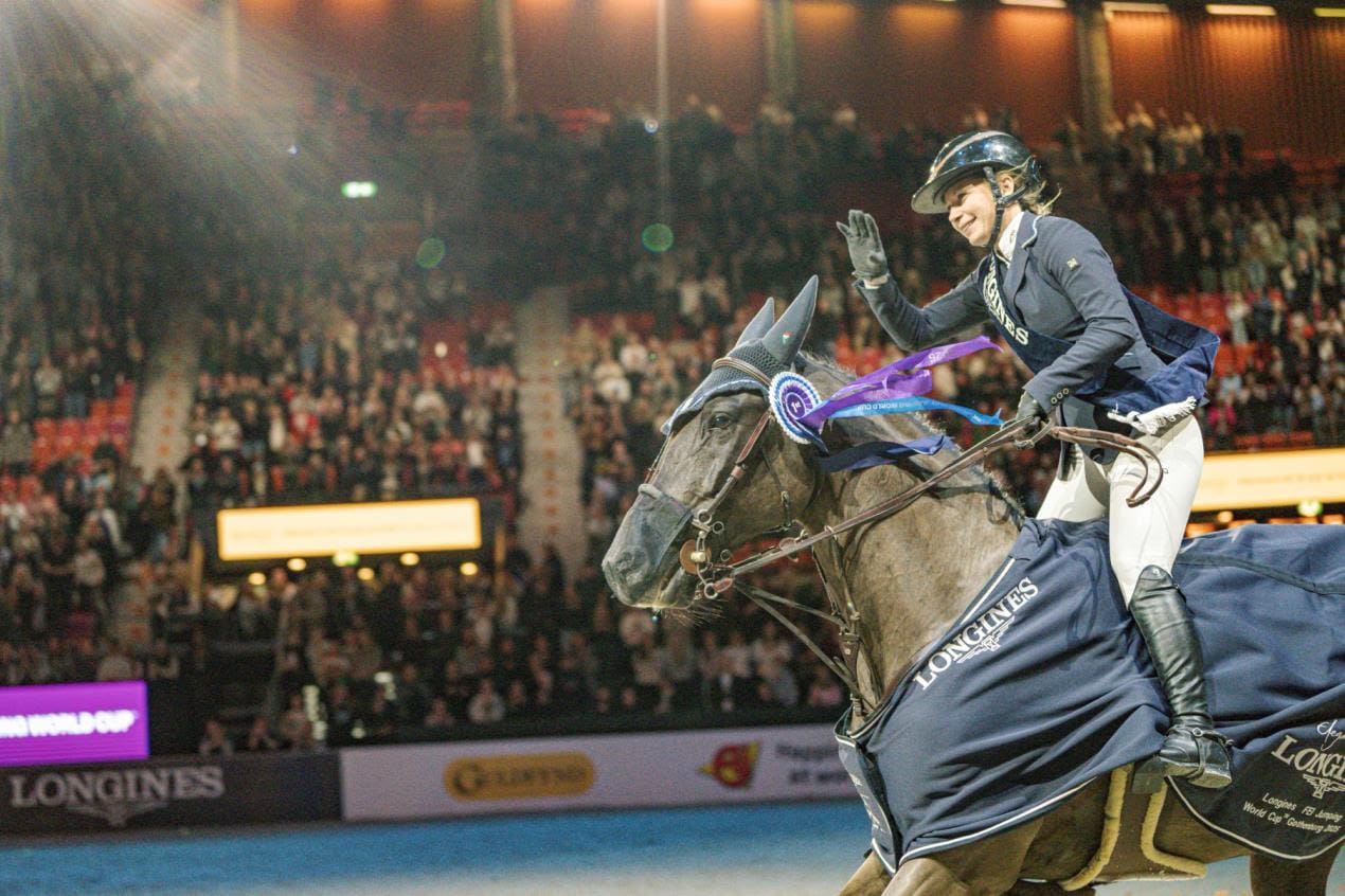 Cover - Linda Heed and Skylander VS. Photo Copyright FEI_Kim Lundin