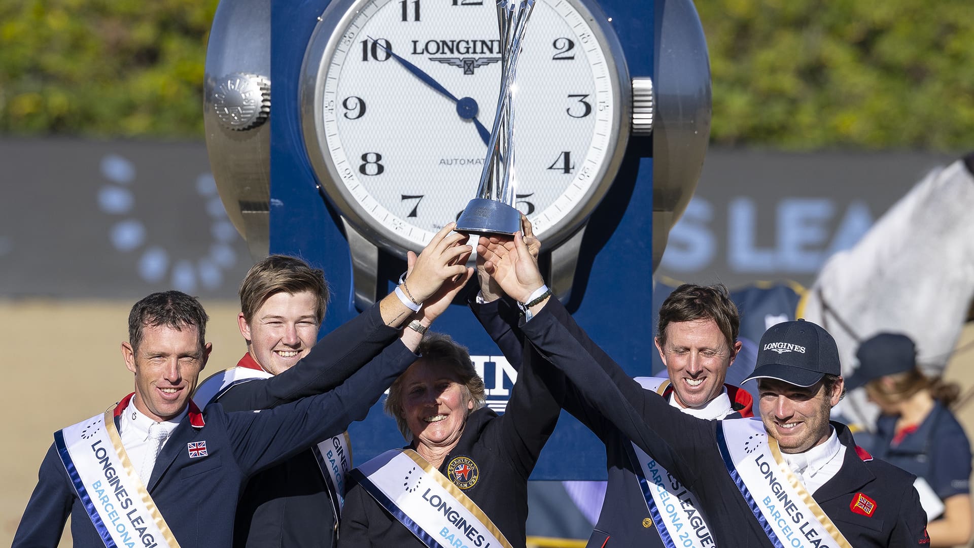 Team Great Britain: L-R Scott Brash, Harry Charles, Di Lampard, Ben Maher, Donald Whitaker, winners of the Longines League of Nations™ Final in Barcelona (ESP) © FEI / Leanjo de Koster