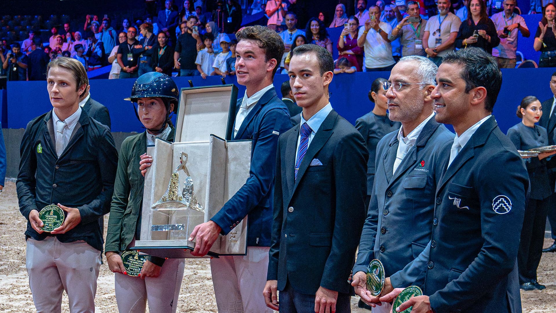 The attendance of H.R.H. Crown Prince Moulay El Hassan underscored Morocco’s deep royal connection to the equestrian world. After the prizegiving, the Crown Prince stood surrounded by the top five finishers — Tim Brennan, El Ghali Boukaa, Mouda Zeyada, Molly Hughes Bravo, and Mans Thijssen — a moment capturing the sport’s global camaraderie and shared love of horses. 📸 © Adèle Renauldon / R&B Presse