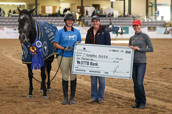 Elysia and Lindsey receive the award of America’s Most Wanted Thoroughbred at the Thoroughbred Makeover in 2020