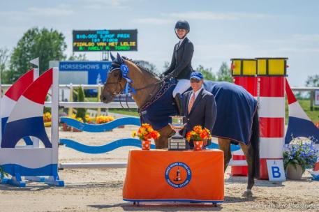Kaely Tomeu and Fidalgo Van Het Leliehof receive their awards from James Zulia