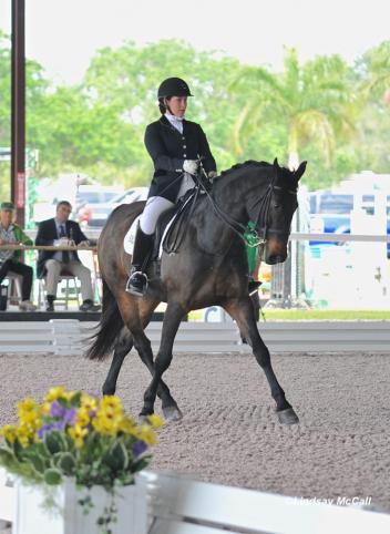 Madison Lawson (CAN) and McGuire (Photo: (C) Lindsay McCall)