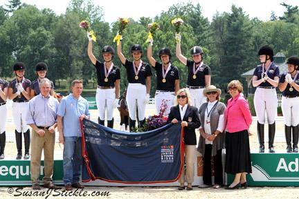 Junior Team Quebec celebrate their gold medal victory at the 2012 Adequan FEI North American Junior & Young Rider Championships. / L'équipe junior du Québec célèbre sa victoire couronnée d'or lors de l'édition 2012 des Championnats nord-américains pour Juniors et Jeunes cavaliers FEI Adequan. 