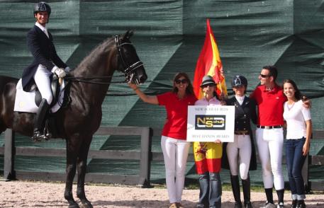  Team Spain being presented with the Neue Schule Best Hands Award.
