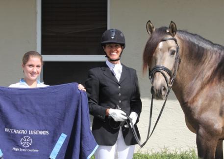 Carmen Franco and the Lusitano stallion Batistuta V.O., owned by Nan Sexton, won the High Point Lusitano Award at the Gold Coast Fall Fling. Sponsored by Interagro Lusitanos, the largest exporter of Lusitano horses in the world, the award recognizes the outstanding achievements of the Lusitano breed in the competitive world. 