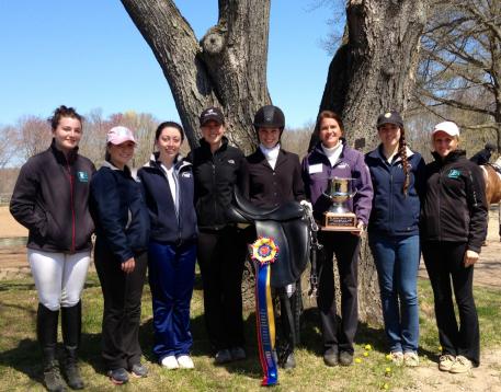 L-R: Johnson & Wales University team members, Francesca Edwards, Lauren Friedland, Jessica Mitchell, Madison Keys, Julia McNellis (winner of first level class and Custom Saddlery Advantage saddle), Coach Crystal Taylor, Grace Pratico, Tara Proulx. (Photo: IDA)