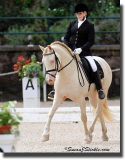 Allison Cyprus and Maple Leaf Kero (Photo: SusanJStickle.com)