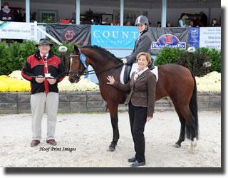 Ciara Cummiskey and Queen's Cultured Pearl (Photo: Hoof Print Images)