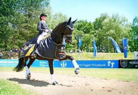 Dutch Danielle Heijkoop and Siro winners of the WDM Jiva Hill Youth Challenge
