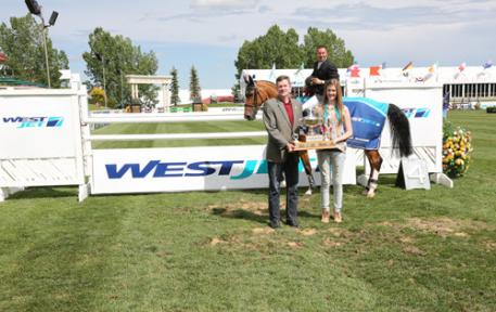 Eric Lamaze and Fine Lady 5 in their winning presentation with Mike McNaney, Vice President, Regulatory & Fuel, WestJet; and his daughter Maria. Photos © Spruce Meadows Media Services.