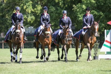 (left to right) Great Britain’s Nicky Roncoroni, Dani Evans, Emilie Chandler and Paul Sims, winners at the Montelibretti (ITA) leg of last year’s FEI Nations Cup™ Eventing. Great Britain finished the season a single point ahead of Germany. Photo: Massimo Argenziano/FEI.