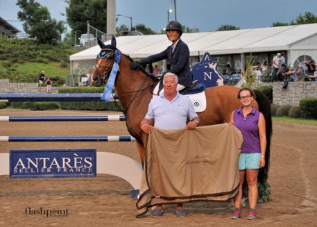 Classic Company President Bob Bell presented Figarro D, ridden by Gemma Paternoster, with the champion ribbon and cooler after their win in the ,000 Antares Sellier Grand Prix at the Atlanta Summer Classic.