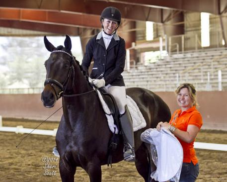 Tracey Hill and Floratanz are presented with the Custom Saddlery MVR Award during the Golden State Dressage Classic CDI2*. (Photo: Sherri Scott)