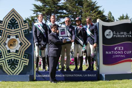 The French team won the second leg of the Furusiyya FEI Nations Cup™ Jumping 2014 European Division 1 series on home turf at La Baule (FRA) today.  Pictured on the podium (L to R) Kevin Staut, Aymeric de Ponnat, Chef d’Equipe Philippe Guerdat, Penelope Leprevost and Jerome Hurel being presented with a silver tray by Dr Ali al Qarny, the Kingdom of Saudi Arabia’s Charges d’Affaires to France.  Photo: FEI/Eric Knoll.