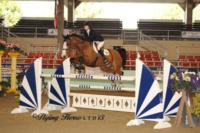 Hannah Holik demonstrates her skill and consistency in the ,000 West Coast Junior-Amateur Jumper Championships Individual Competition. Photo: Flying Horse Photography