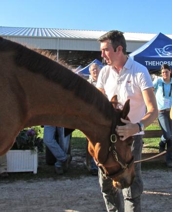 Dr. Philippe Benoit demonstrates his 'whole horse' approach at VetImaging's Ultrasound Series for veterinarians.  