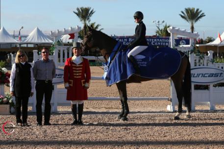 Jordan MacPherson and Piccobello du val de Geer in their winning presentation with ringmaster Gustavo Murcia, and Tom and Jeannie Tisbo of Suncast®. Photos © Sportfot, An Official Photographer of the FTI Consulting Winter Equestrian Festival, us.sportfot.com.