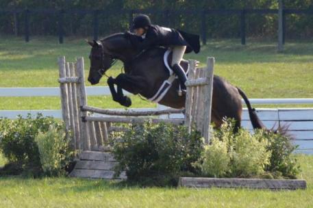 Kelley Farmer and Mythical rode to the top of the ,000 USHJA International Hunter Derby sponsored by Canadian Pacific.