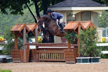 Laura Linback and Woodrun's Slap-N-Tickel winning in the 3'3" Pre-Green Hunters. Photo By: Brenda Mueller/PMG