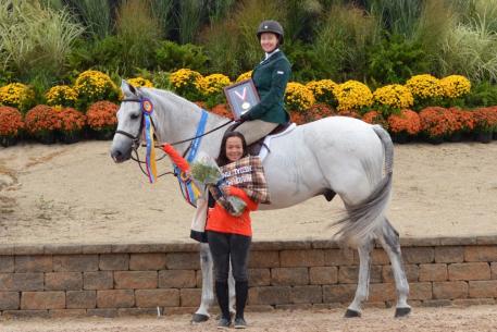  Lauren Robishaw, winner of the IHJA Adult Mini Medal with trainer Ashleen Lee. Photo by Brenda Mueller.