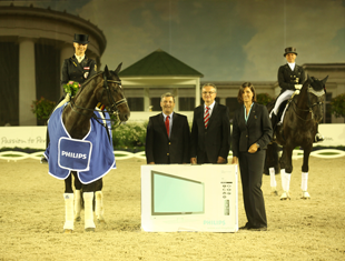 Victoria Max-Theurer wins the PHILIPS Prize with 14-year-old Westphalian-bred stallion, Eichendorff