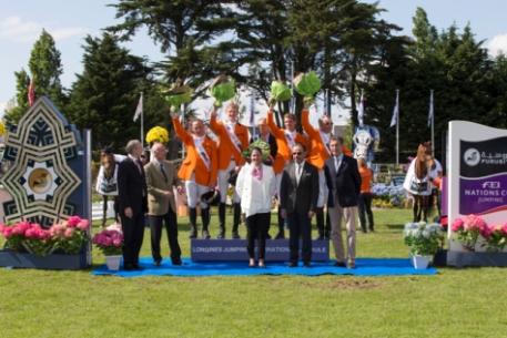 Pictured (L to R front row) Remi Clero, President of the Organising Committee; Yves Petaireau, Mayor of La Baule: Carmen Barrera, FEI Bureau Member; HE Dr Mohammed Ismail al Sheikh, Saudi Arabian Ambassador to France; and Jacques Robert, Vice-President of French NF.  Back row, Dutch team members Leon Thijssen, Frank Schuttert, chef d’equipe Rob Ehrens, Hendrik Jan Schuttert and Albert Voorn.  Photo: FEI/Dirk Caremans.
