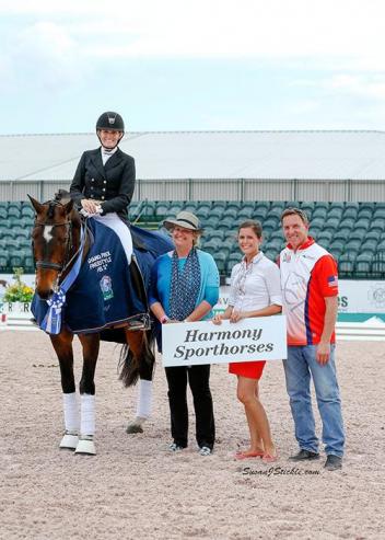 Ashley Holzer and Breaking Dawn in their presentation ceremony with judge Kristi Wysocki (USA), Cora Causemann of AGDF, and Allyn Mann of Adequan®