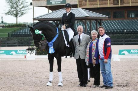 Ashley Holzer and Dressed In Black in their presentation ceremony with judge Michael Osinski (USA), Sharon Decker of TIEC, and Allyn Mann of Adequan®.