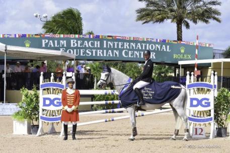 Daniel Zetterman and Chellana B in their presentation ceremony