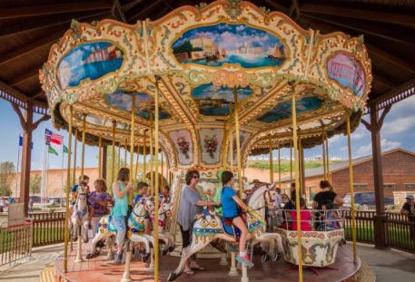 Families can enjoy free carousel rides during each "Saturday Night Lights" event ©ErikOlsen