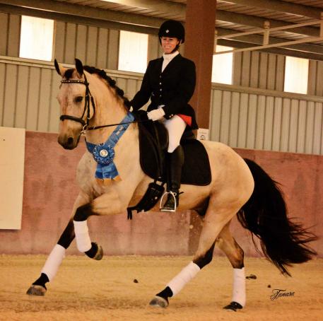 Georganne Benesch & Lion King enjoyed their victory at the Central Region's  Equine Insurance/CDS RAAC. (Photo: Tamara With the Camera)