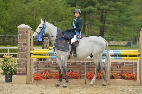 Madison Goetzmann and Play It Again in their winner's presentation.