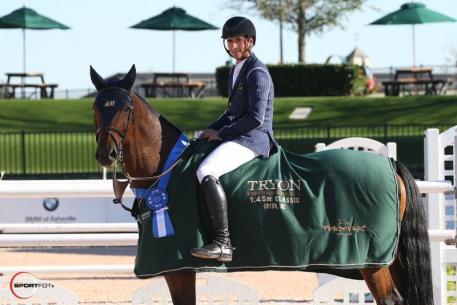 Nicola Philippaerts and Inouk P in their presentation ceremony. 
