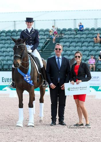 Tina Irwin and Laurencio in their presentation ceremony with judge Christof Umbach (LUX) and Cora Causemann of AGDF.