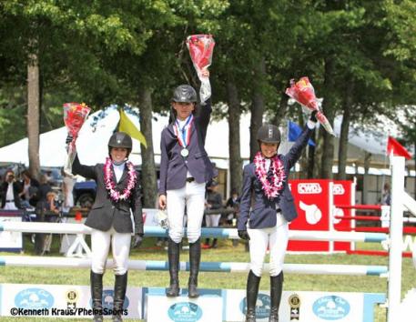 Charles Jacobs atop the podium with Siobhan Hardiman (left) and Aly Howard (right). Photo by Kenneth Kraus/PhelpsSports
