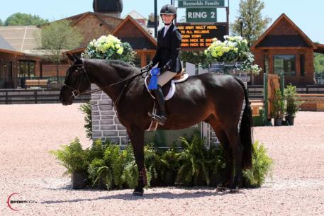 Corey McLaughlin and Bit of Masquerade in their award presentation (Photo: ©Sportfot)