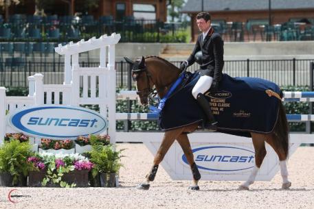 David Blake and Binkie in their presentation ceremony (Photo:©Sportfot)