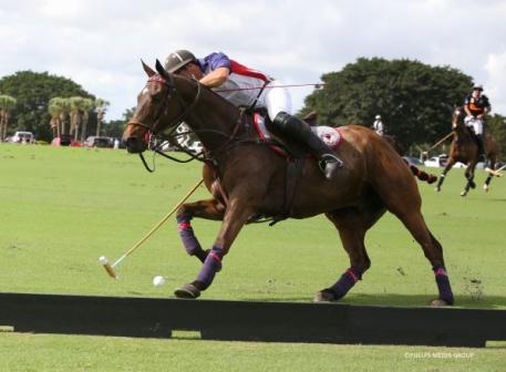 Juan Martin Nero at the boards.