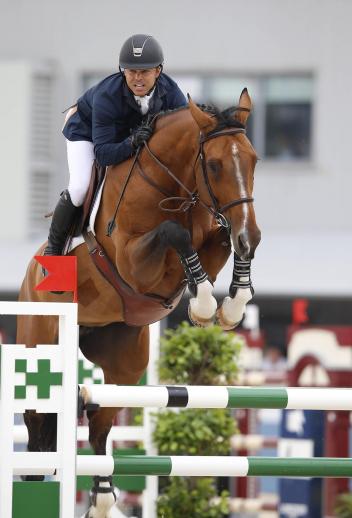 Champion US rider Kent Farrington on his way to an emphatic victory in the opening class on Grand Prix day. Photo: Stefano Grasso/LGCT