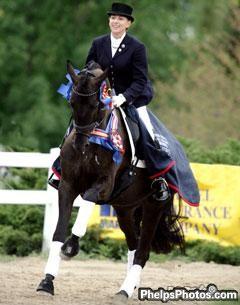 Selten HW and Elizabeth Ball Win the 2009 U.S. Young Horse Championships (Photo © Mary Phelps)