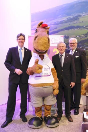 Aachens's Lord Mayor Marcel Philipp, Mascot Karli, ALRV President Carl Meulenbergh and General Manager of  the aachen tourist service Werner Schlösser. (Photo:ALRV/aachen tourist service).