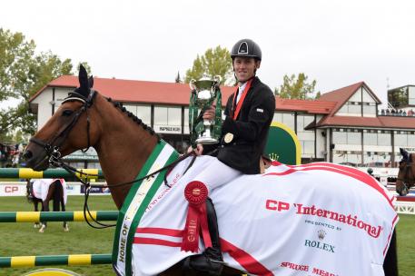  Scott Brash with the Rolex Grand Slam Trophy on his horse “Hello Sanctos”, the first rider ever to win the Rolex Grand Slam of Show Jumping