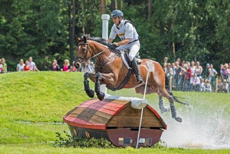 Andreas Dibowski and It’s Me XX take the lead after Cross Country at Luhmühlen (GER), penultimate leg of the FEI Classics™ 2015/2016 