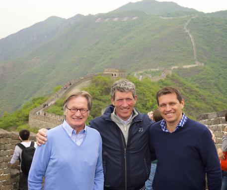  Ludger Beerbaum together with the CHIO Aachen organisers Frank Kemperman (left) and Michael Mronz (right) while visiting the Great Wall of China. The picture can be used free of charge (picture: Longines Beijing Masters/ Arnd Bronkhorst).   