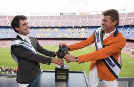 This could get messy! Sydney 2000 Olympic Jumping gold medallist and current World European champion Jeroen Dubbeldam (NED), right, and Sergio Álvarez Moya (ESP) wrestle with the Furusiyya trophy at FC Barcelona’s iconic Camp Nou stadium in the countdown to the Furusiyya FEI Nations Cup™ Jumping Final at the neighbouring Real Club De Polo de Barcelona (24-27 September).(FEI/Dan Rowley)