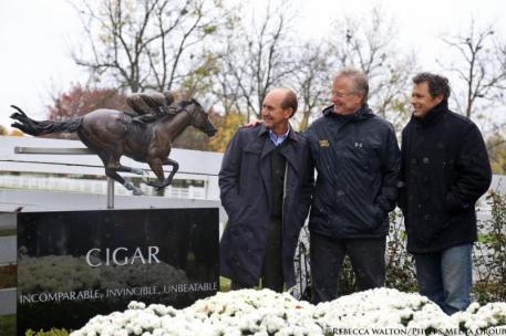 Cigar's jockey Jerry Bailey, Bill Mott,Cigar's trainer and sculptor Douwe Blumberg
