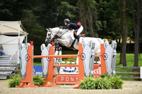 Daisy Farish and Great White (SEL Photography)