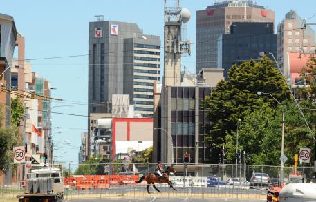 FEI Classics™, which unites the world’s top six four-star Eventing competitions, heads to Adelaide for the Australian International 3 Day Event where the spectacular Cross Country course weaves in and out of the city and its famous Park Lands