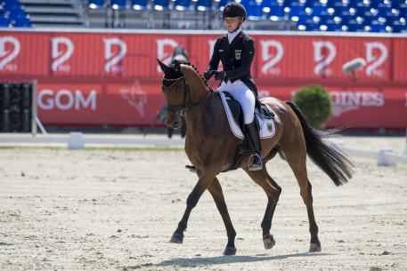 Julia Krajewski (GER) and Samourai du Thot are currently in third
