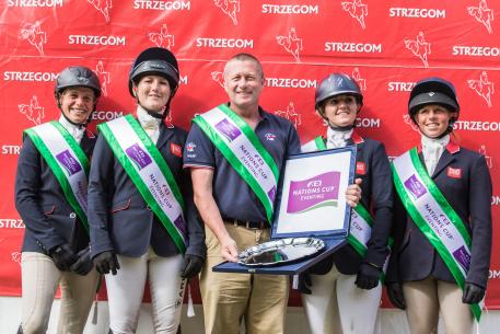 Izzy Taylor, Laura Collett, Philip Surl Chef d'equipe, Holly Woodhead, Rosalind Carter. 